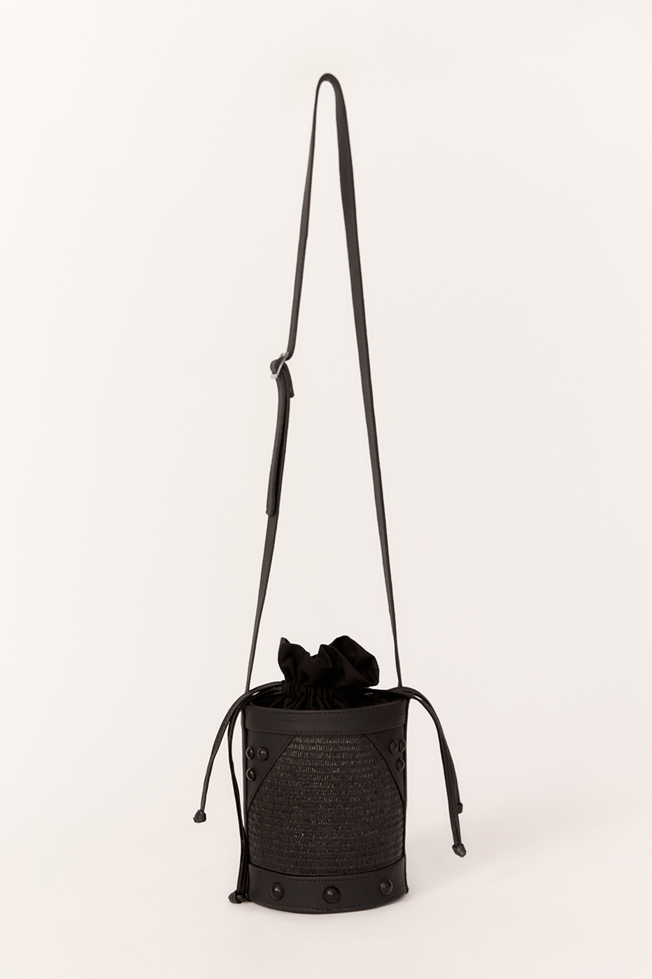 Straw Bucket Bag with Oversized Studs_1