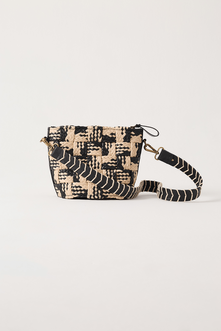 Natural And Black Straw Crossbody Bucket Bag_6