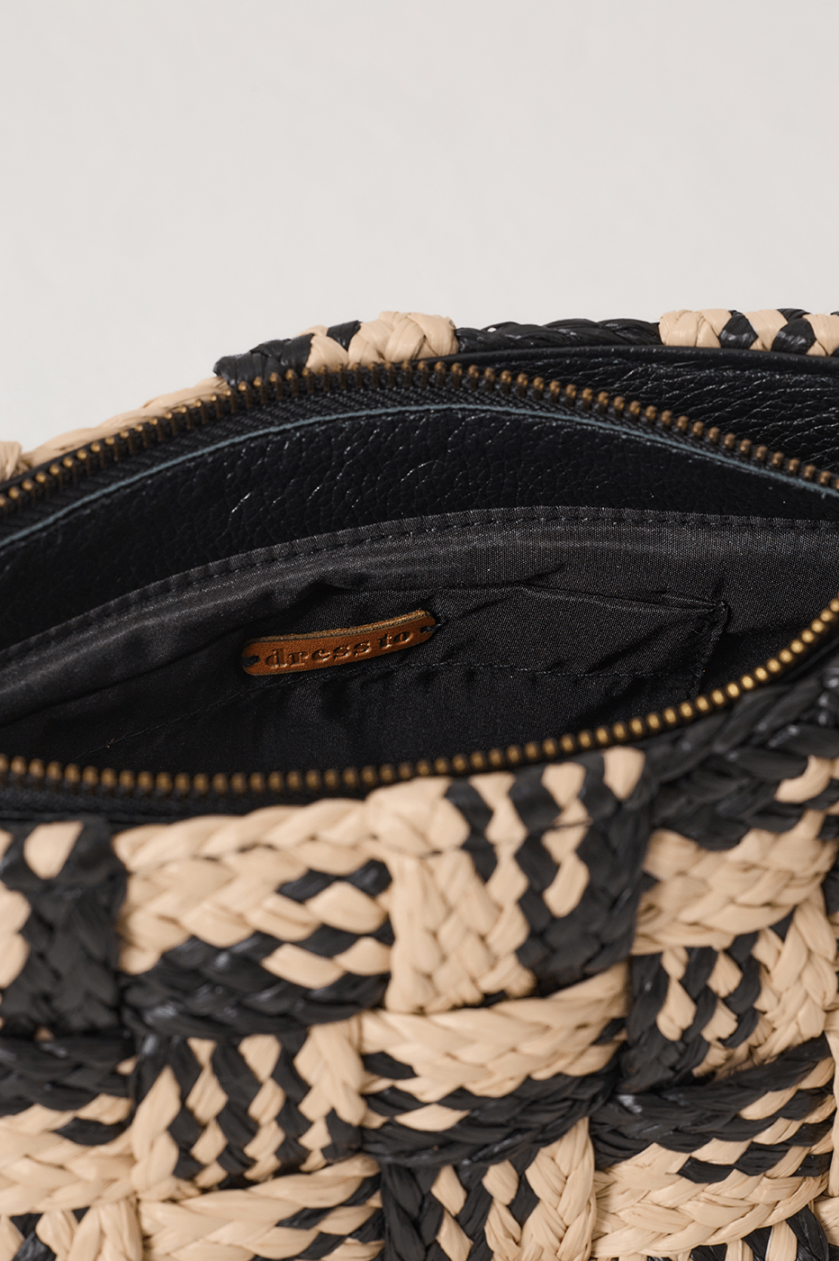 Natural And Black Straw Crossbody Bucket Bag_8