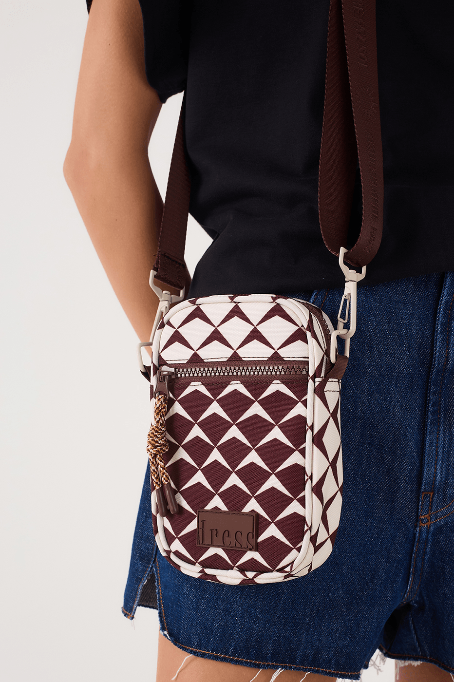 Brown Asa Delta Zipper Crossbody Bag_3