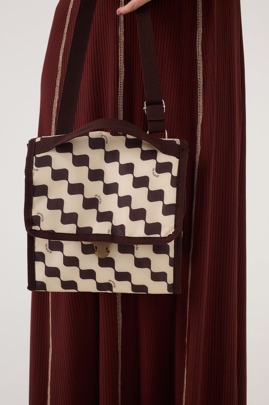 Brown Bossa Nova Handle Strap Insulated Lunch Bag_3