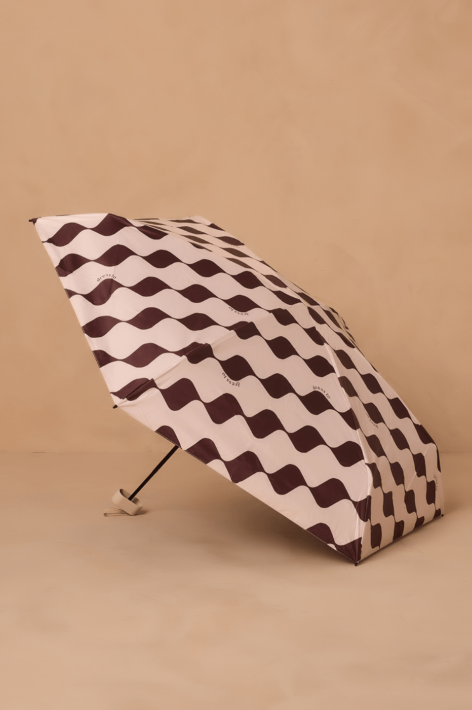 Brown Bossa Nova Compact Umbrella_1