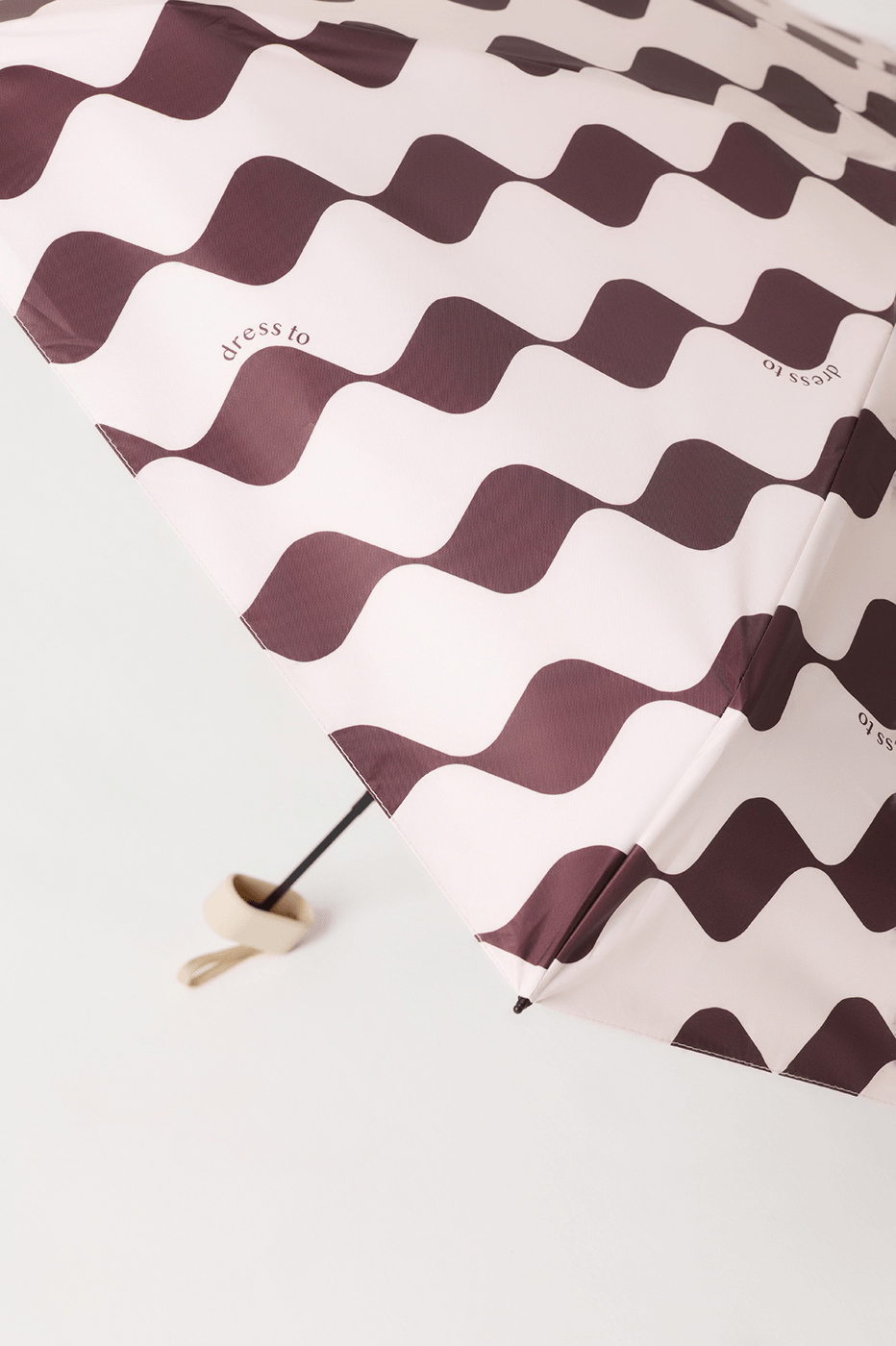 Brown Bossa Nova Compact Umbrella_3