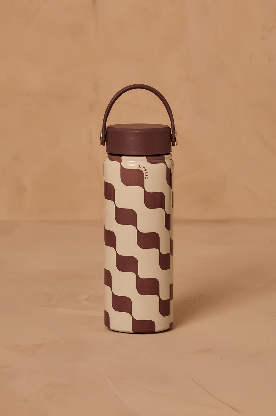 Brown Bossa Nova Handle 22oz Insulated Water Bottle_1
